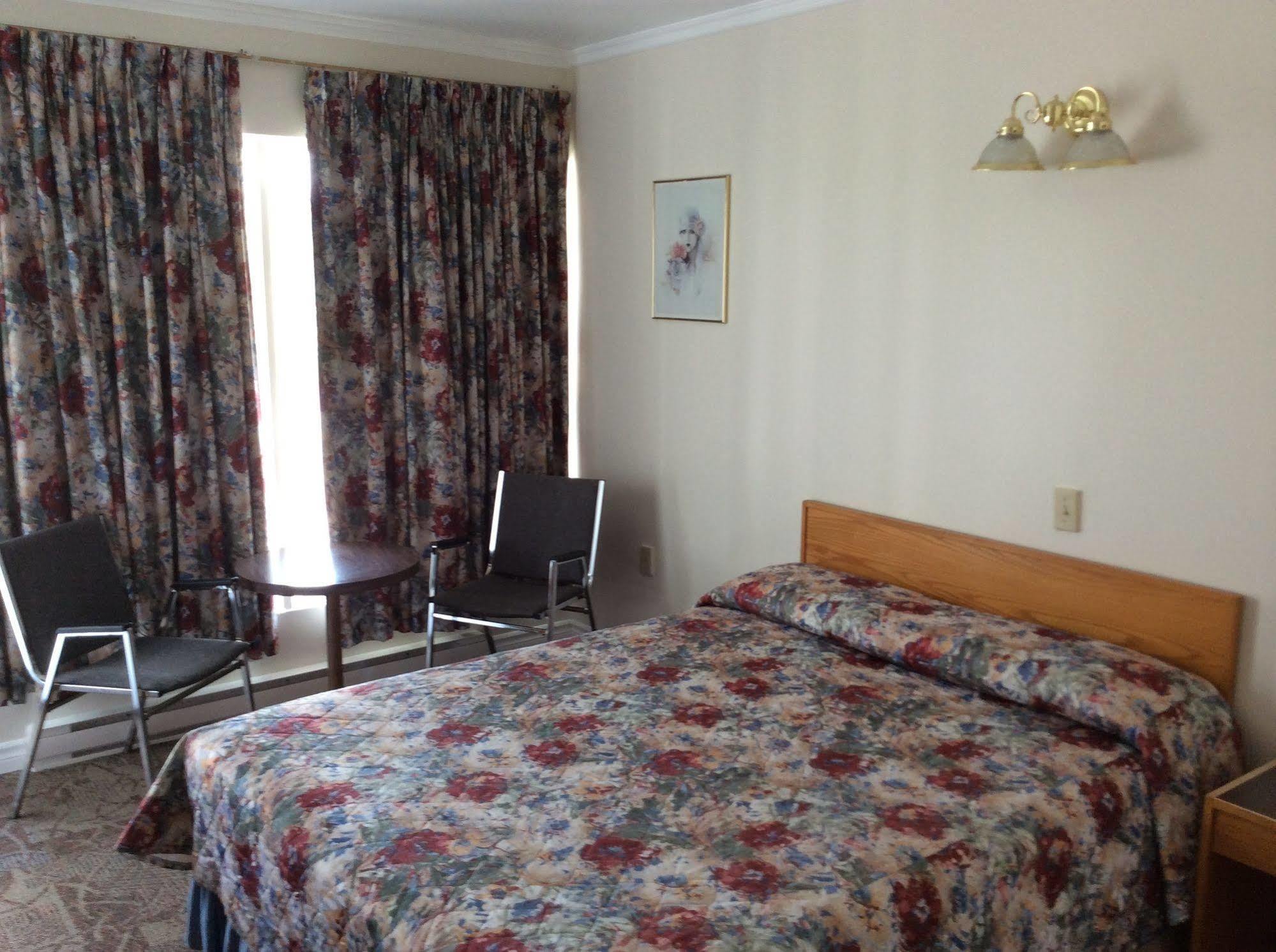 Embassy Motel Kingston Eksteriør billede
