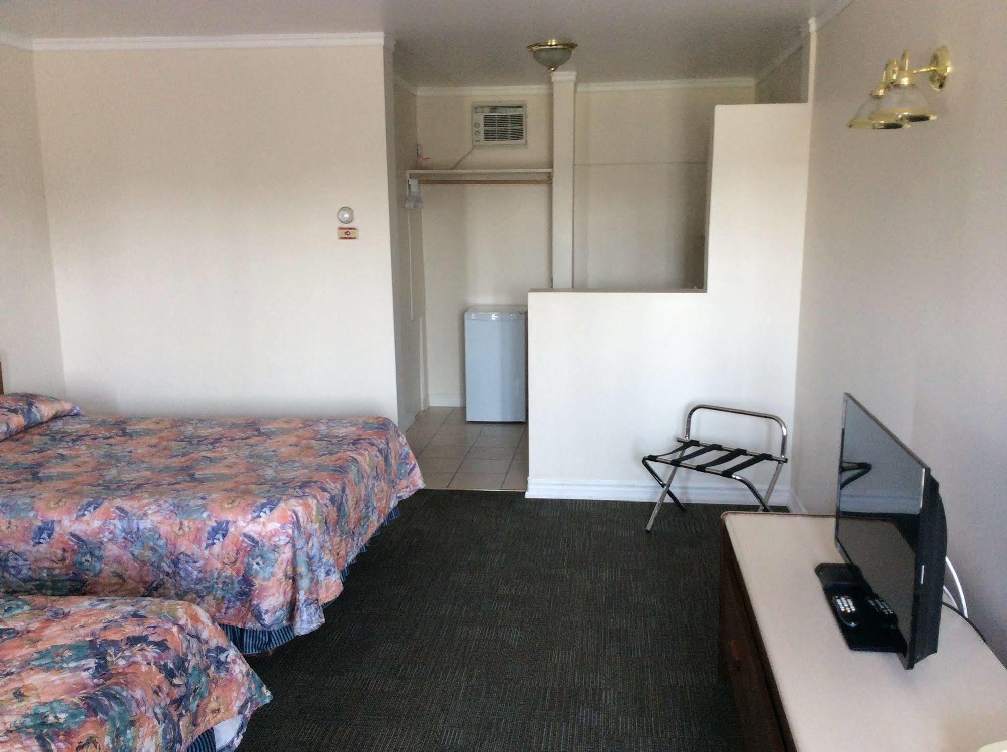 Embassy Motel Kingston Eksteriør billede