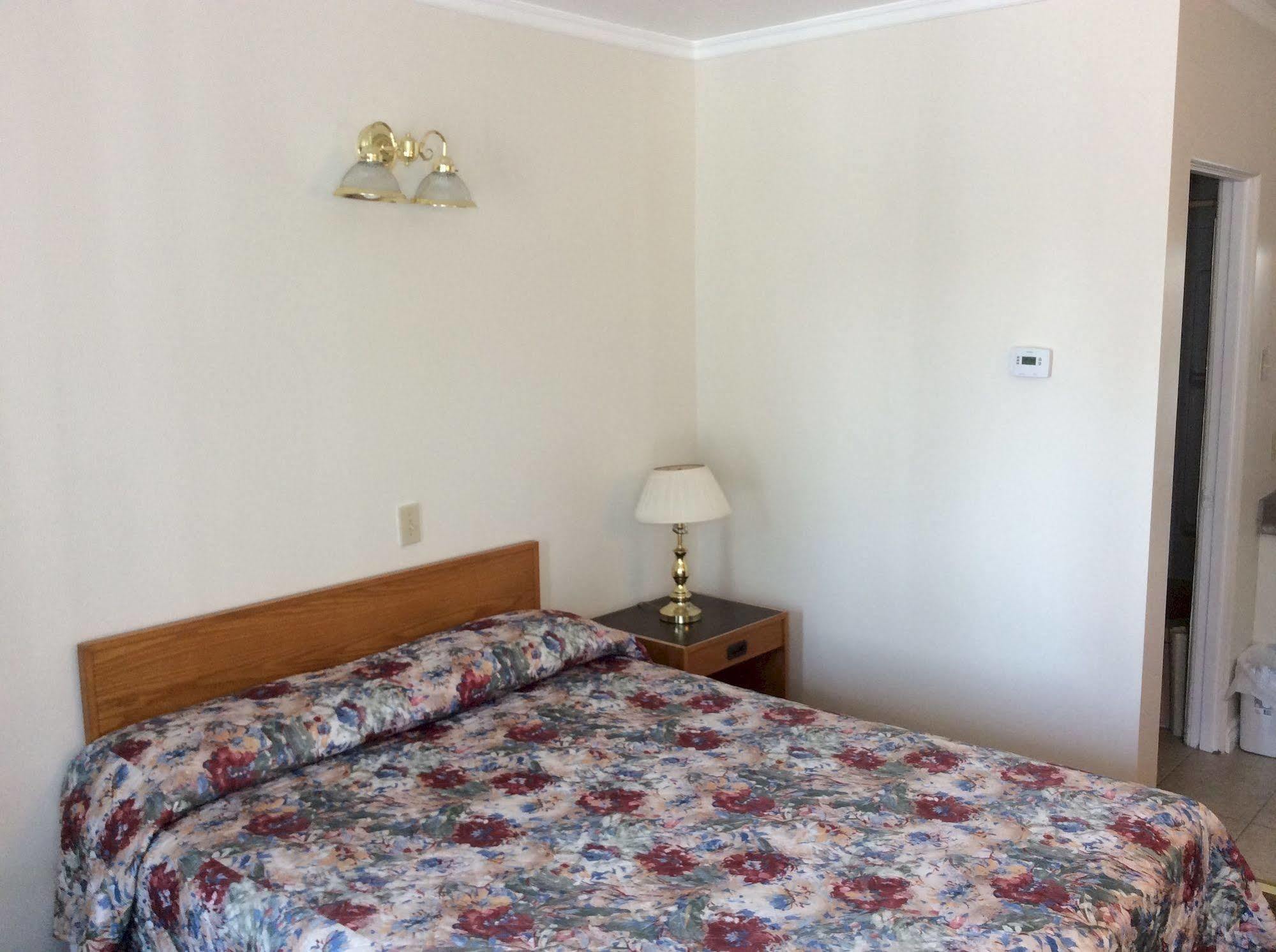 Embassy Motel Kingston Eksteriør billede